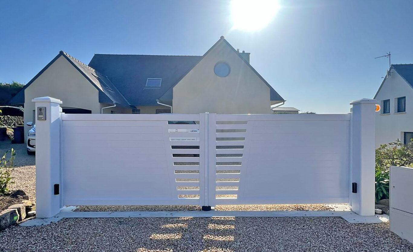 kiclos portail battant motorise aluminium blanc