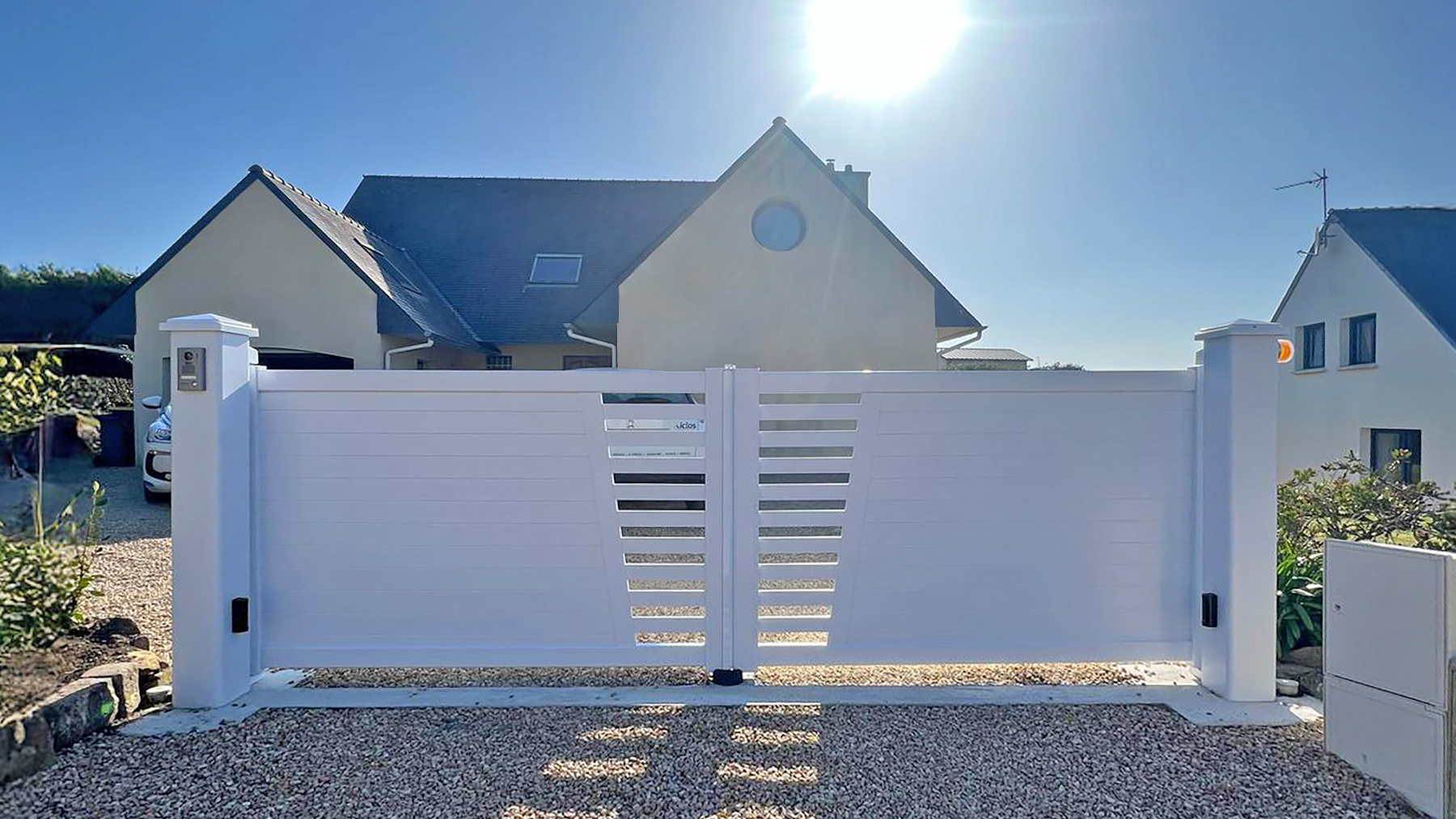 kiclos portail battant motorise aluminium blanc