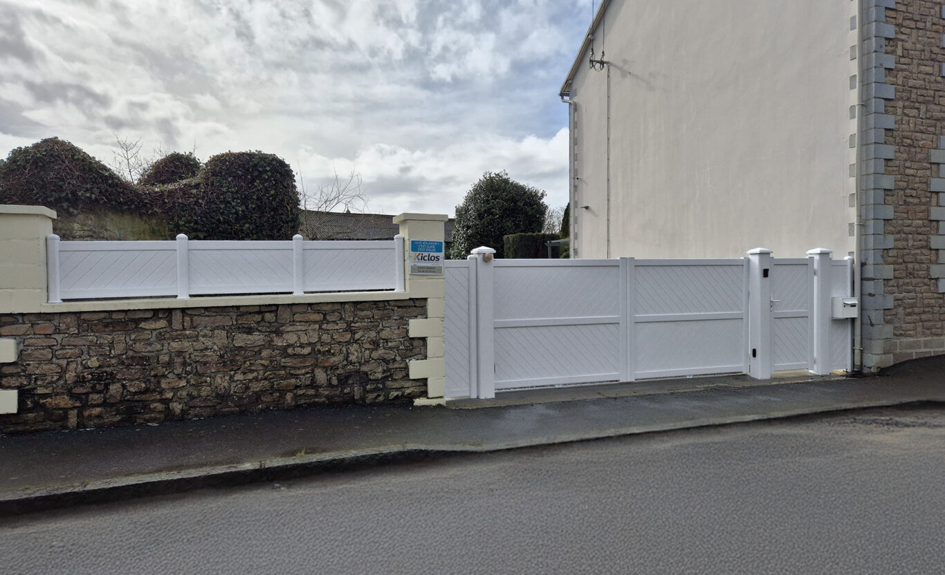 kiclos portail portillon cloture pvc blanc vue biais