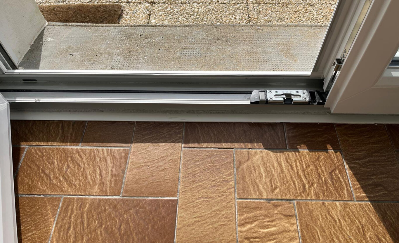 kiclos porte-fenetre pvc blanc detail seuil de porte