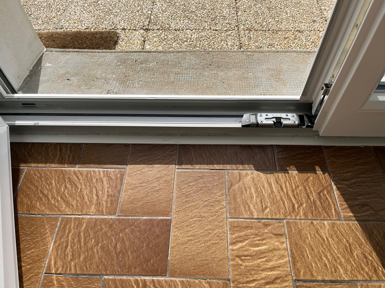 kiclos porte-fenetre pvc blanc detail seuil de porte