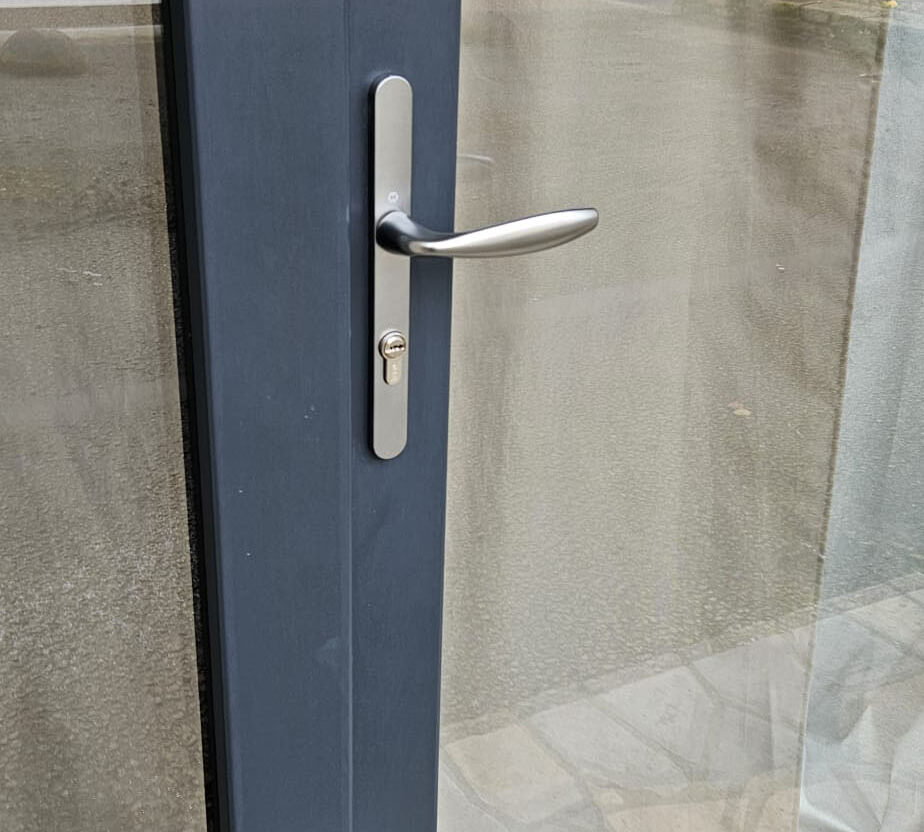 kiclos porte-fenetre pvc gris anthracite focus poignee