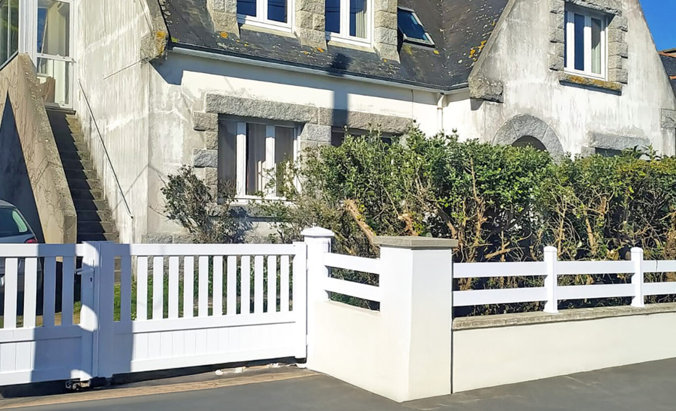 portail battant et cloture kiclos en pvc blanc