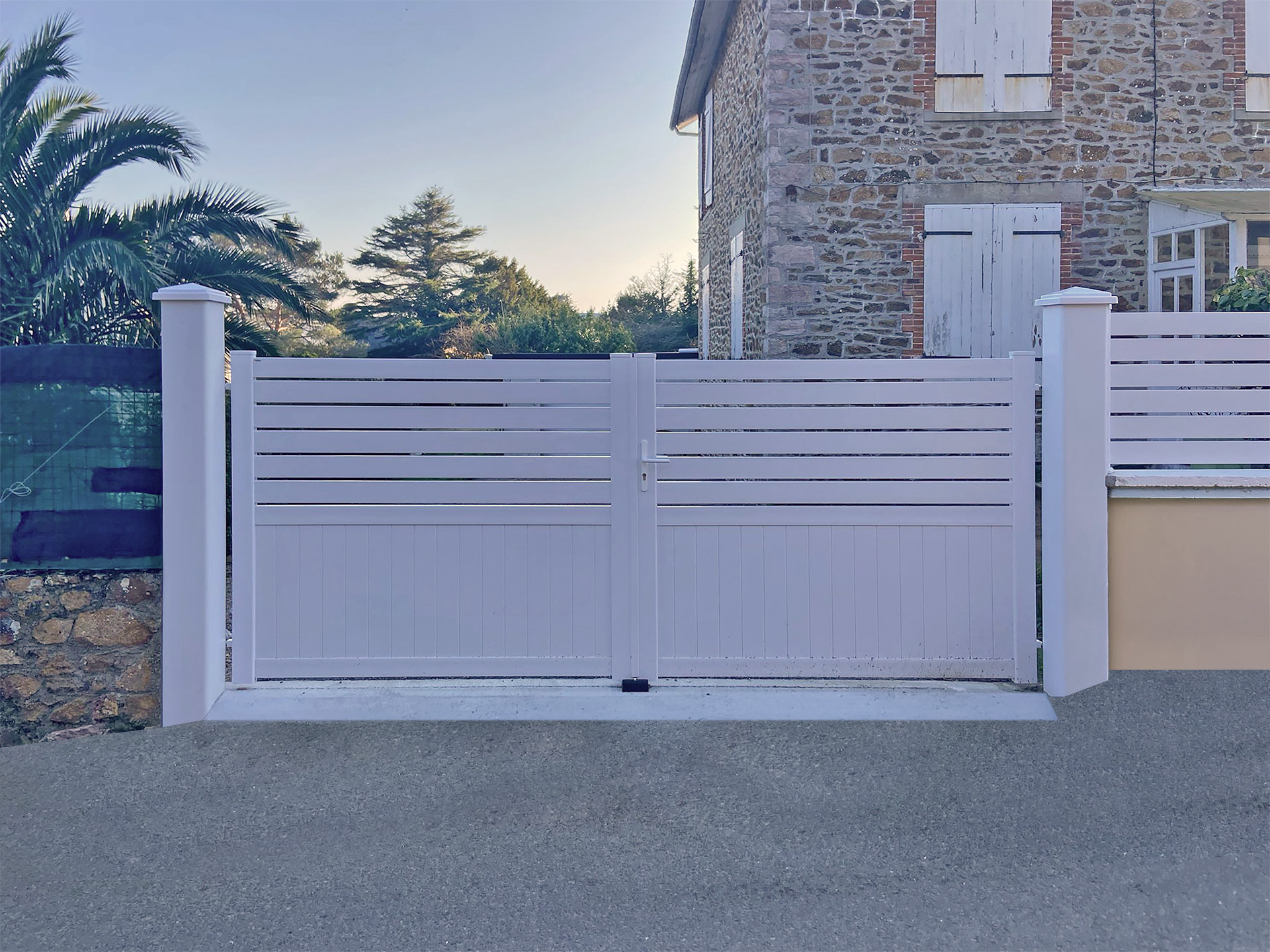 portail battant kiclos et cloture en pvc blanc