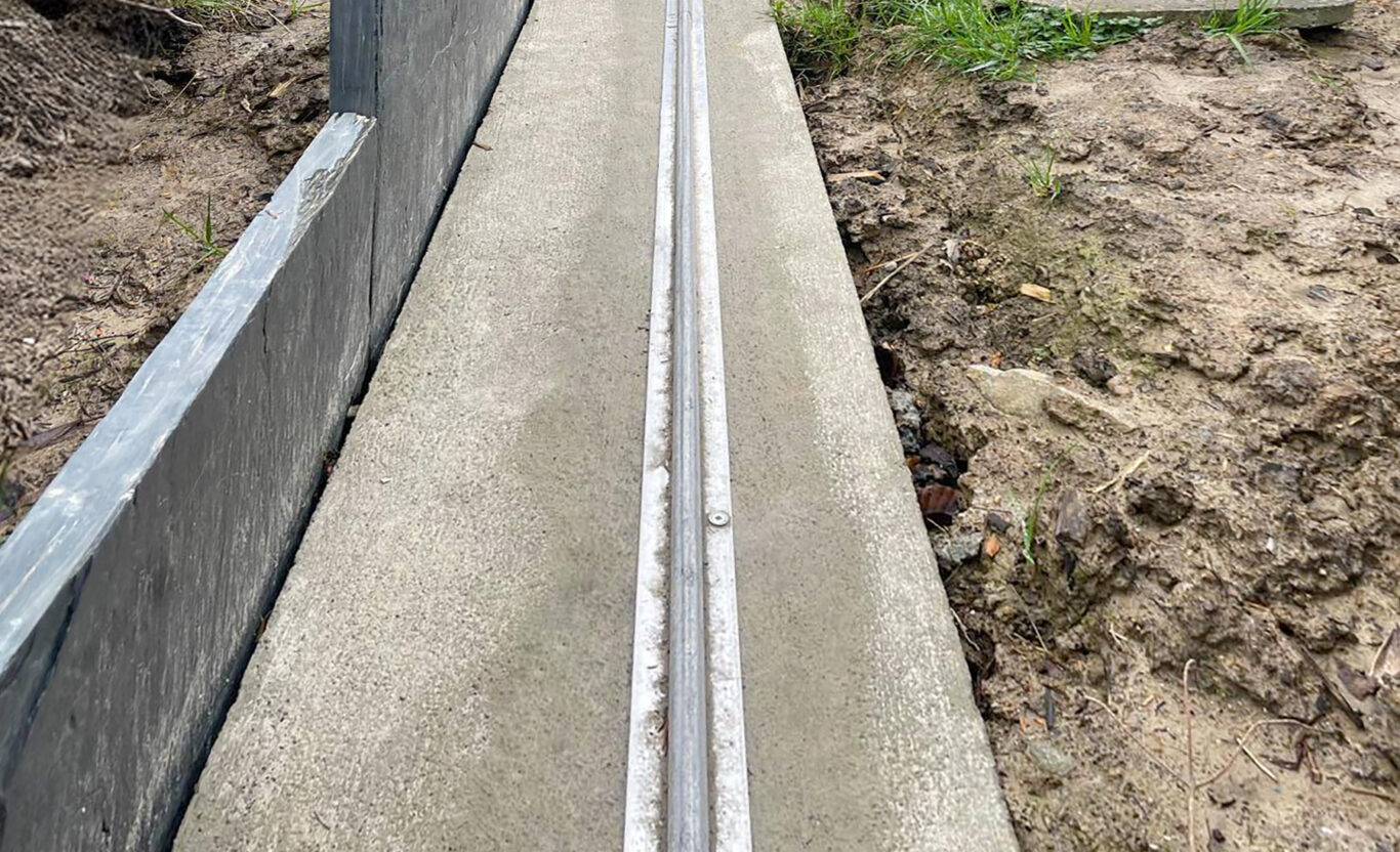 portail en aluminium gros anthracite focus sur le systeme coulissant