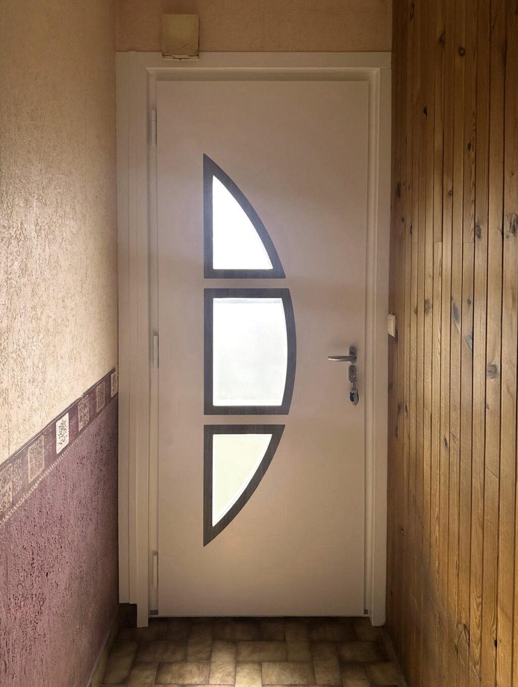 porte d'entree monobloc modele arthur avec deux inserts en plaxe chene graphite et pvc blanc interieur