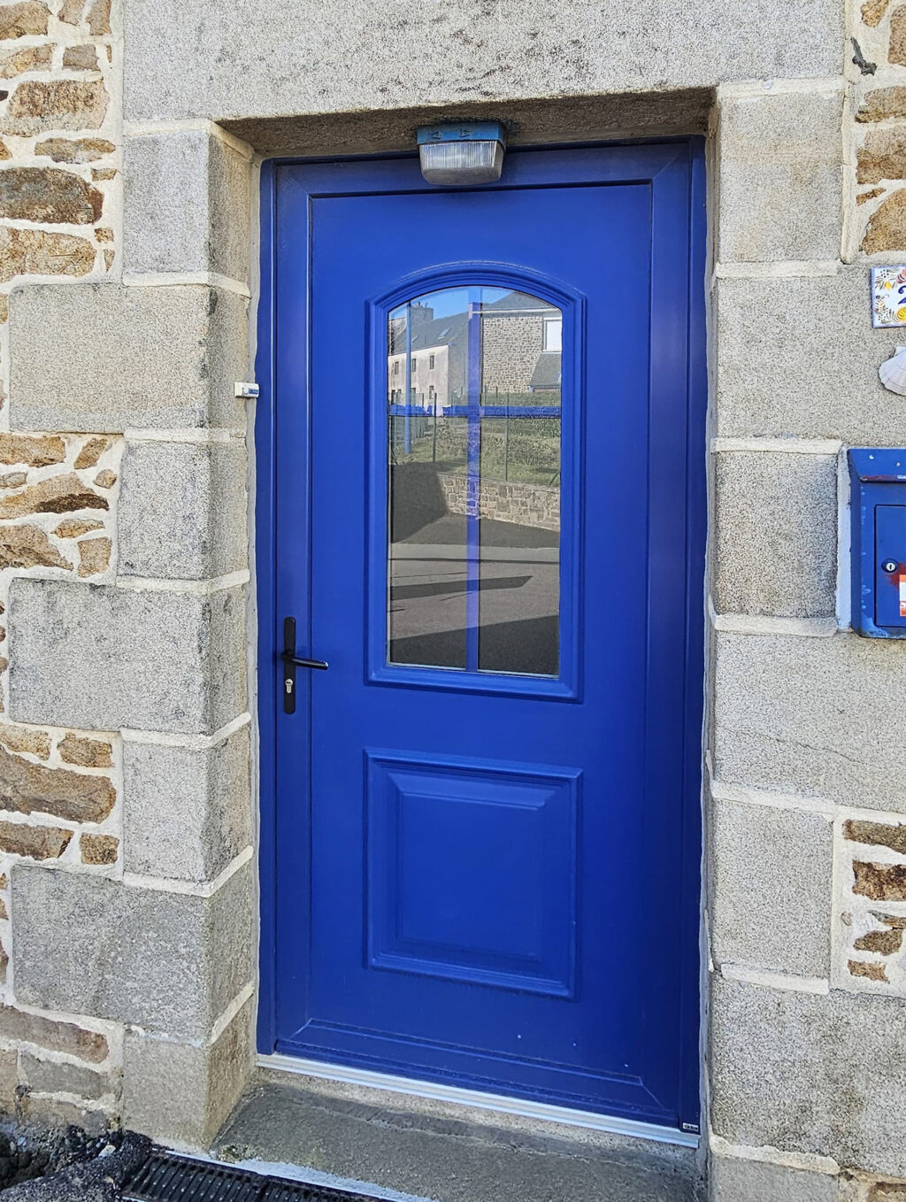 porte d'entree modele galicia en pvc bleu