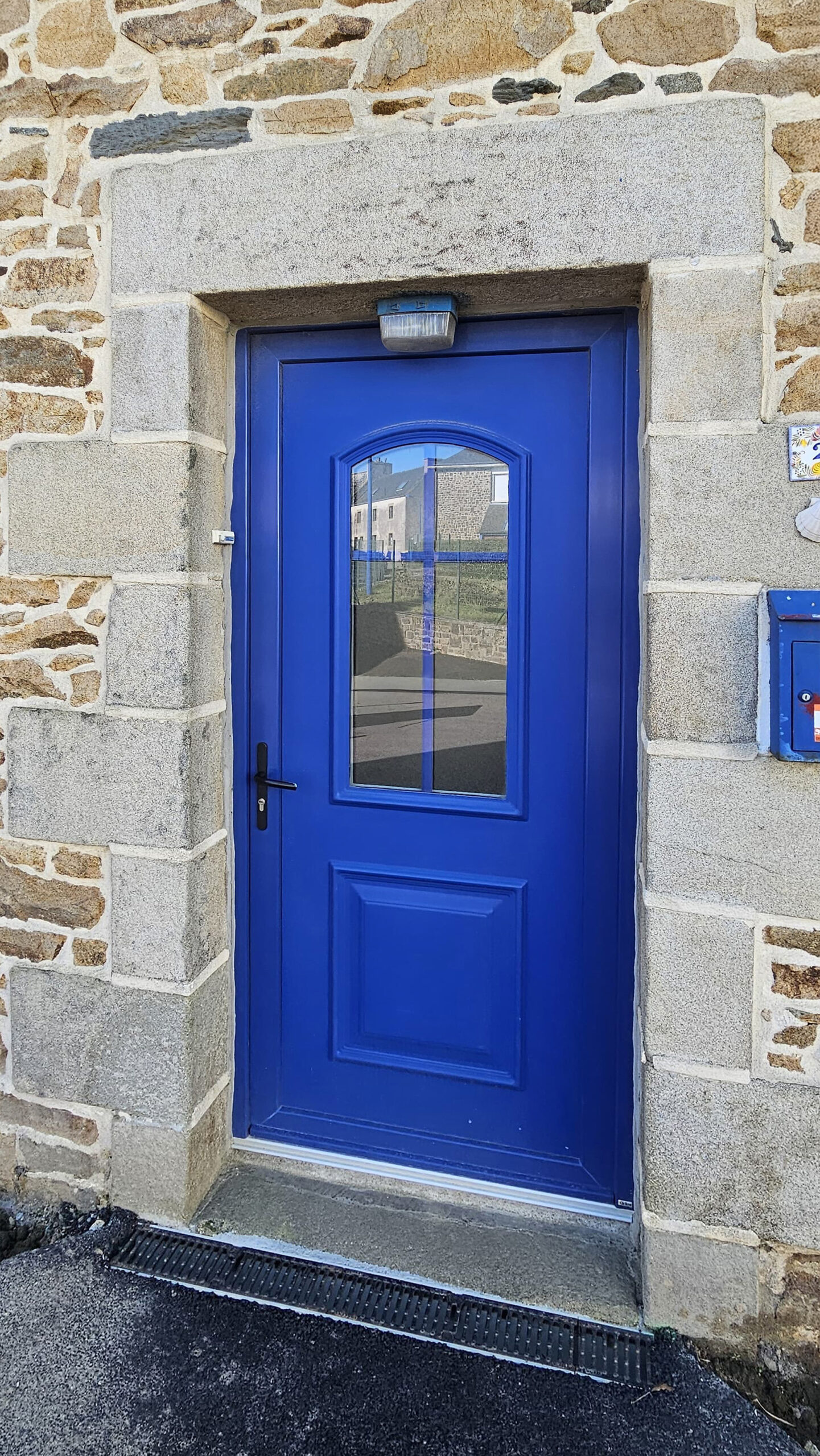porte d'entree modele galicia en pvc bleu