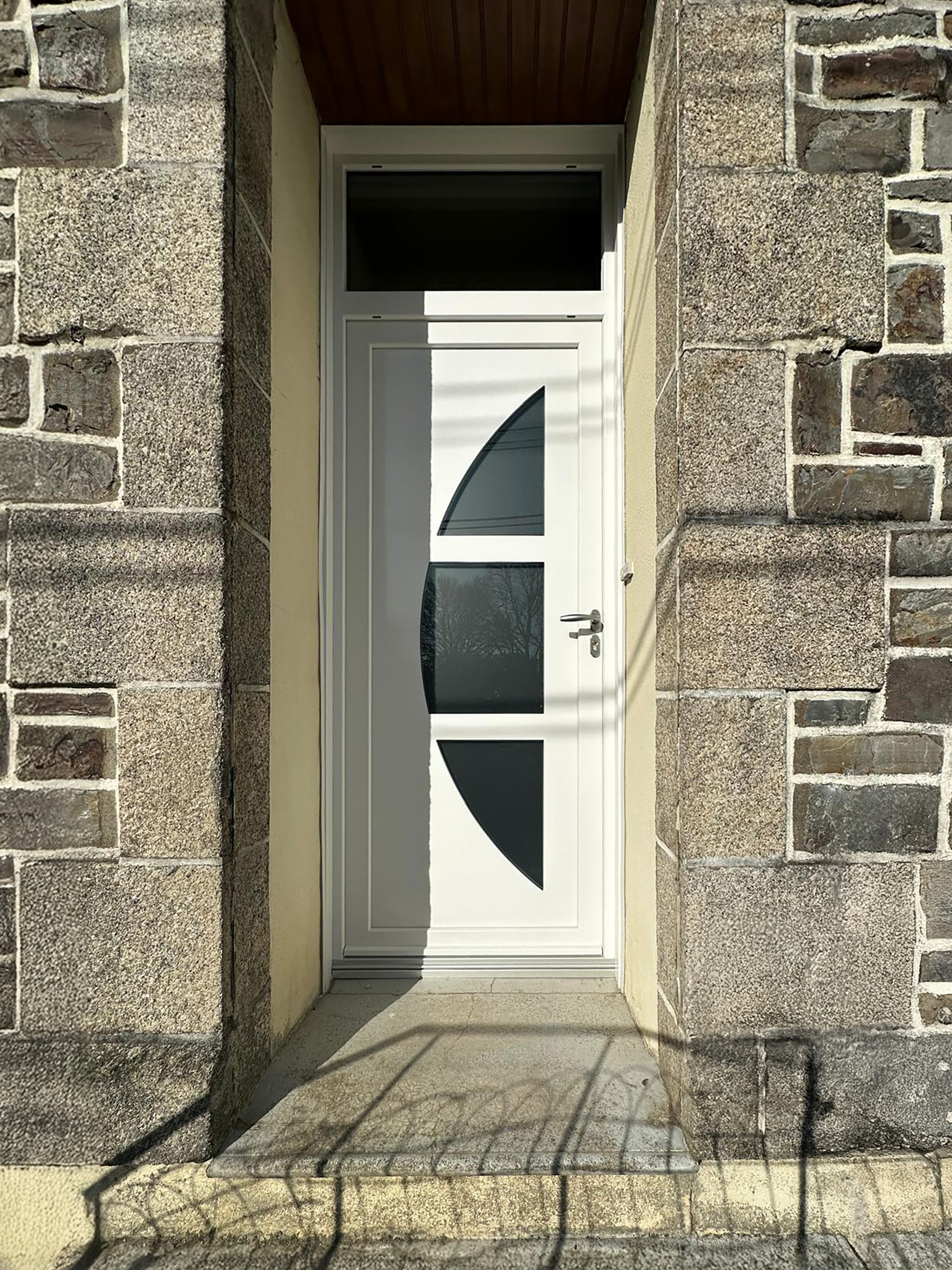 porte d'entree en pvc blanc