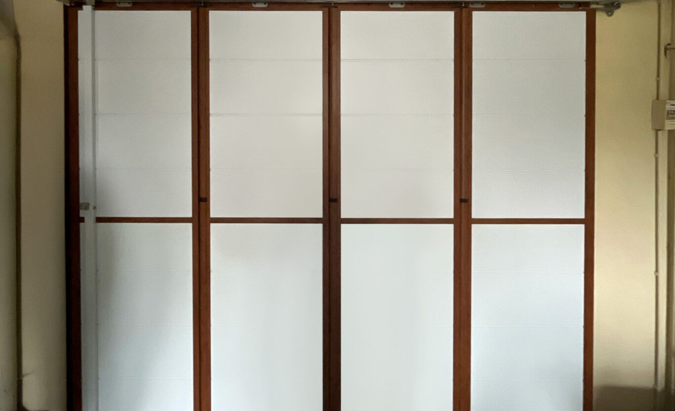 porte de garage battante quatre vantaux interieur blanc