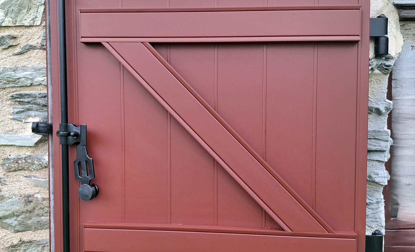 volet battant gamme daytona en aluminium rouge mars