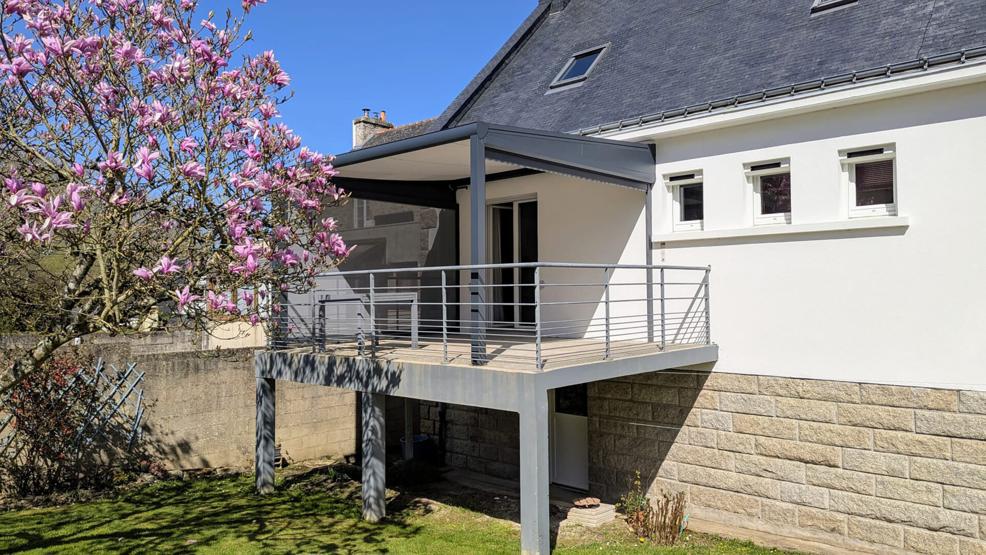 Pergotoile aluminium anthracite toile blanche Kiclos