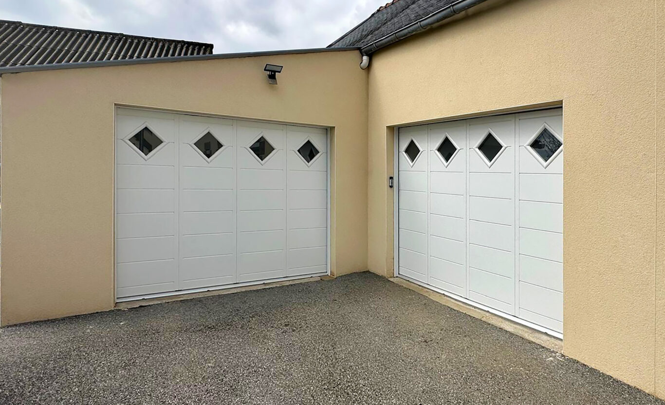double porte-garage sectionnelle laterale hublot losange kiclos aluminium blanc