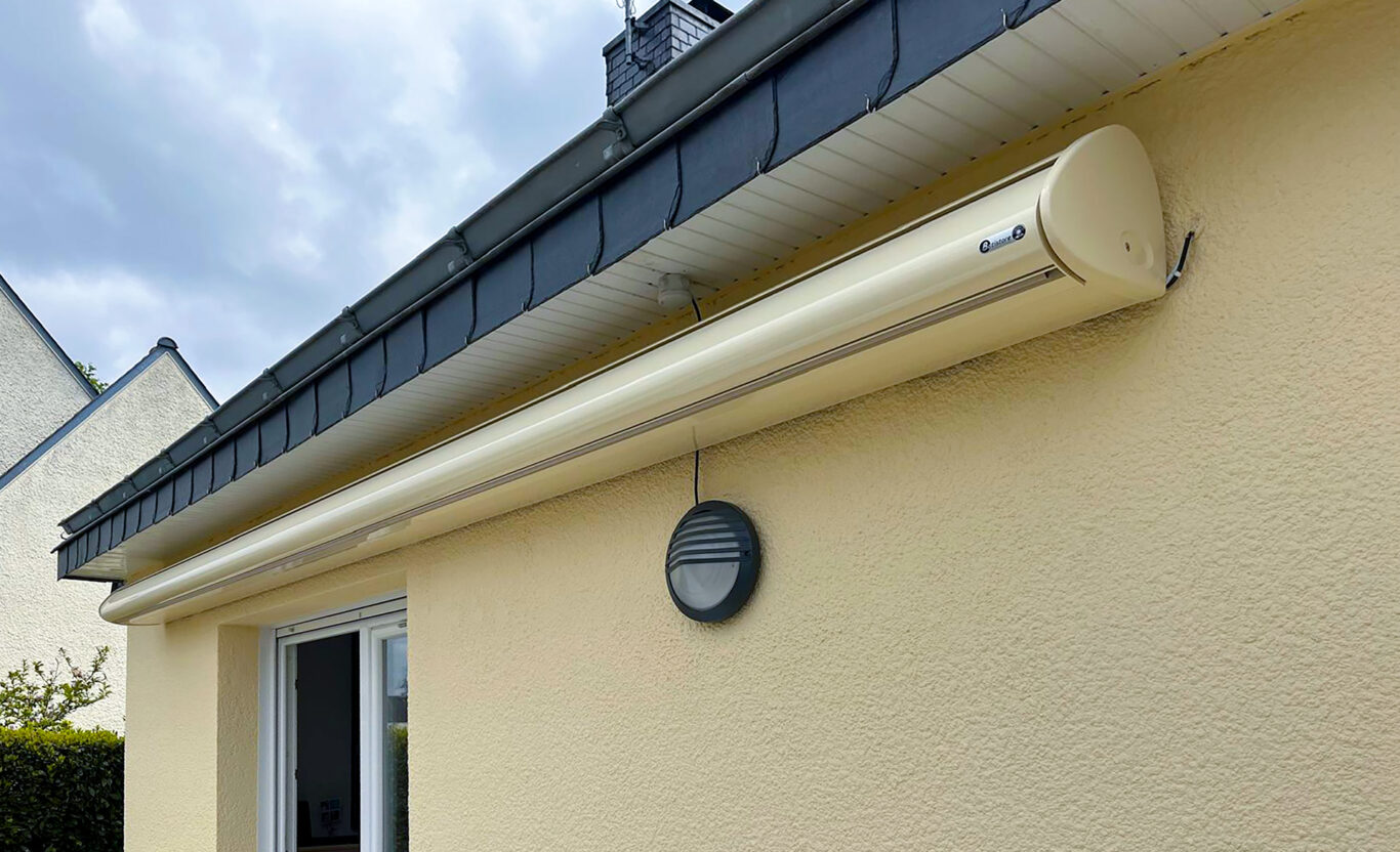 store banne deroulant electrique kiclos modele everest aluminium beige toile lin chine ferme