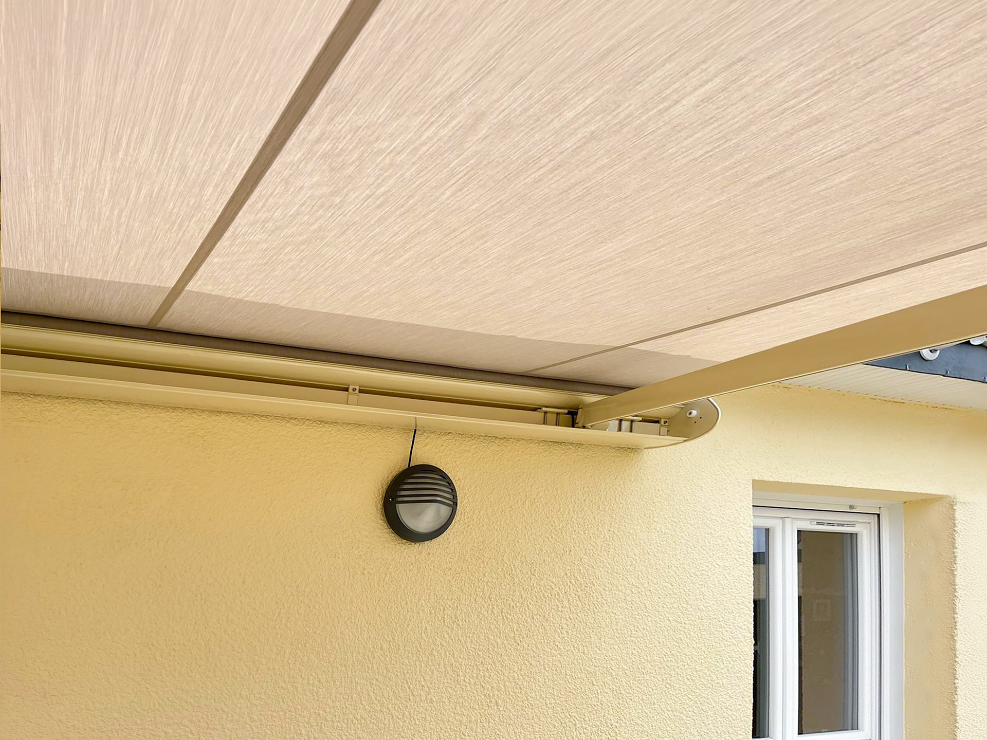 store banne deroulant electrique kiclos modele everest aluminium beige toile lin chine focus