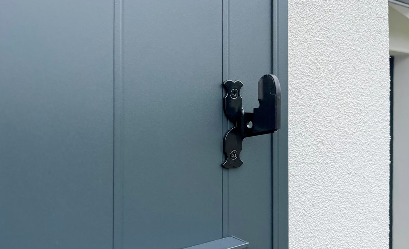 volets battants daytonna kiclos aluminium gris anthracite ral 7016 detail fermeture crochet