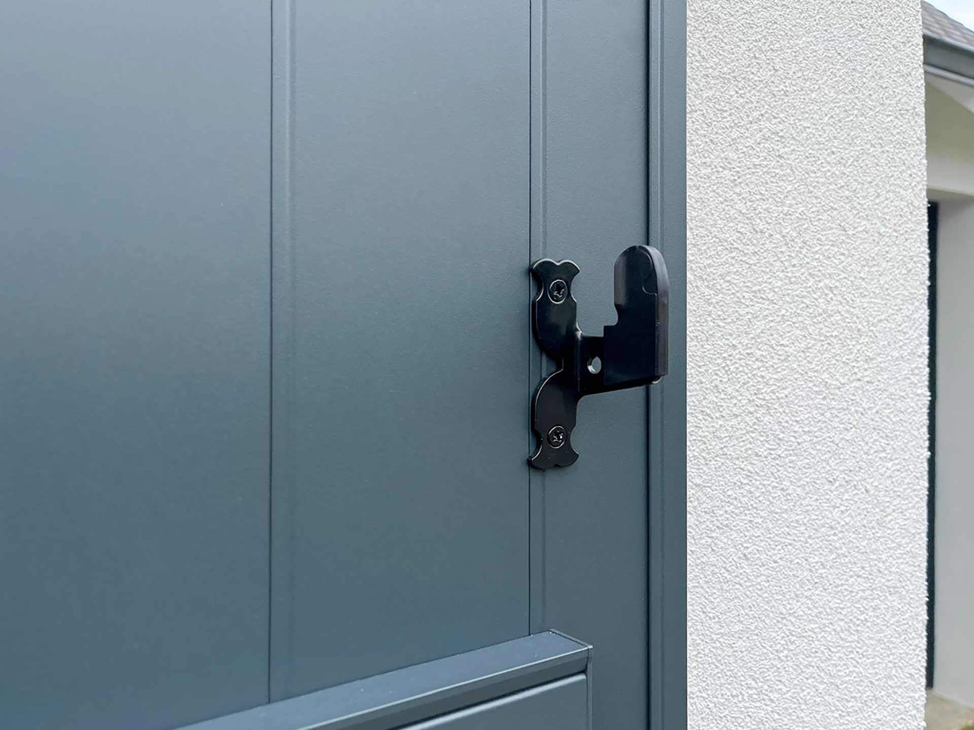 volets battants daytonna kiclos aluminium gris anthracite ral 7016 detail fermeture crochet