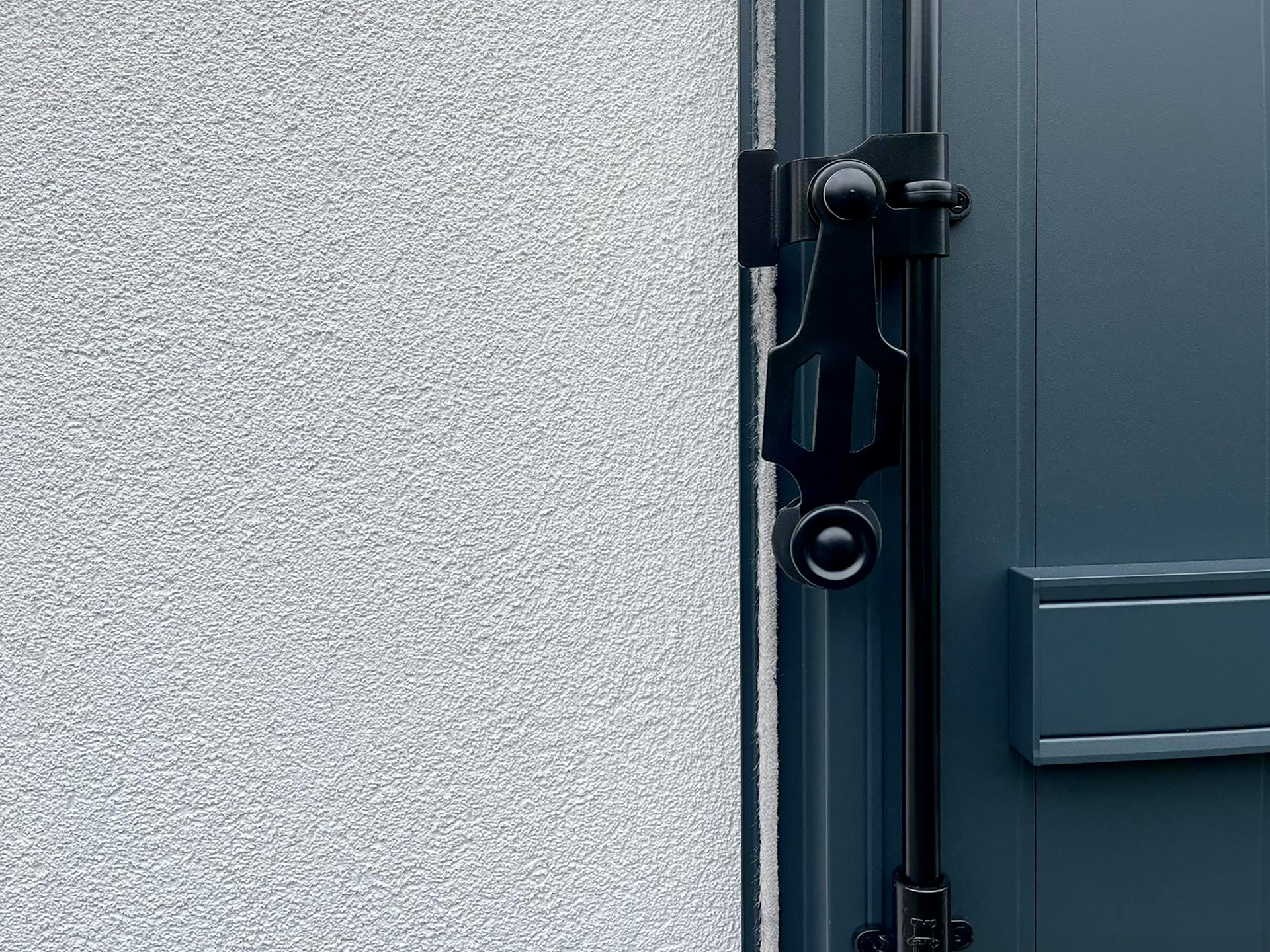 volets battants daytonna kiclos aluminium gris anthracite ral 7016 detail fermeture